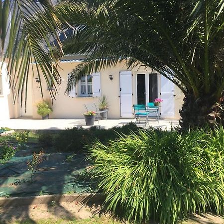 Bed and Breakfast Cote Jardin Des Charmilles Quettehou Zewnętrze zdjęcie